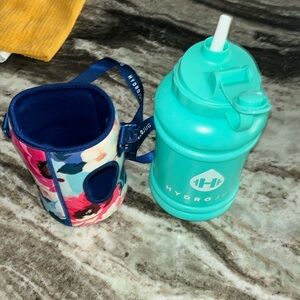 Hydro Jug mint green with sweat sleeve